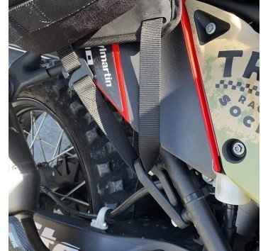 Kriega eliminadores de estriberas Yamaha Tenere 700 con asiento estandar