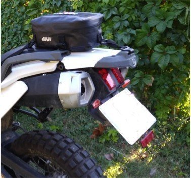 Soporte de catadióptrico para matricula o guardabarros