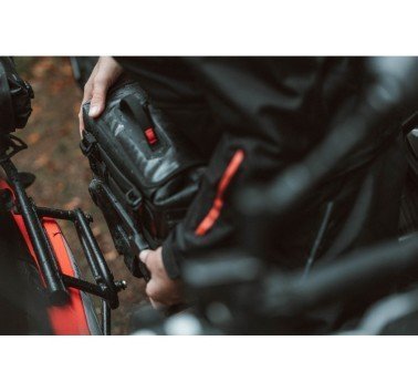 SW-Motech  SysBag WP M con placa adaptadora a la izquierda,17-23l. Impermeable. Para soportes laterales.