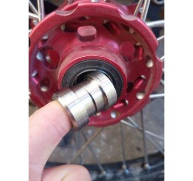 Juego de espaciadores de acero inoxidable para rueda delantera AJP PR7 650 (2019-26)