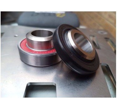 Juego de espaciadores de acero inoxidable para rueda delantera AJP PR7 650 (2019-26)