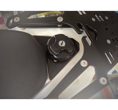 Tapón pequeño con llave Acerbis